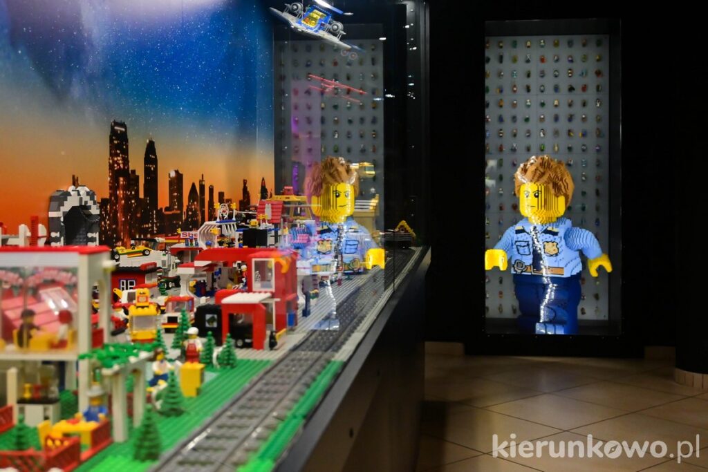 Muzeum Techniki i Budowli z Klocków Lego muzeum klocków w karpaczu wystawa ekspozycja gabloty