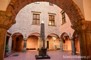 Muzeum Archeologiczne w Poznaniu obelisk faraona ramzesa II starożytny egipt