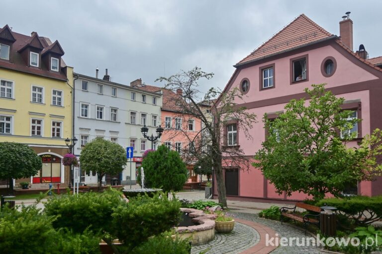 starówka kowarska fontanna