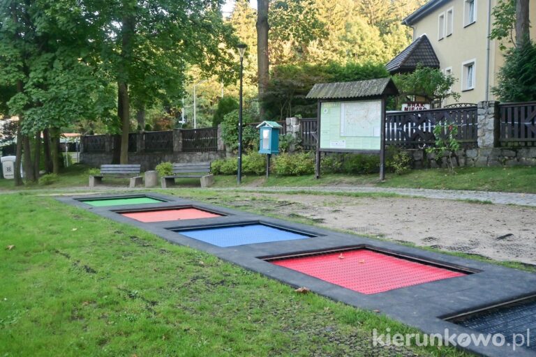 trampoliny park skwer mickiewicza karpacz