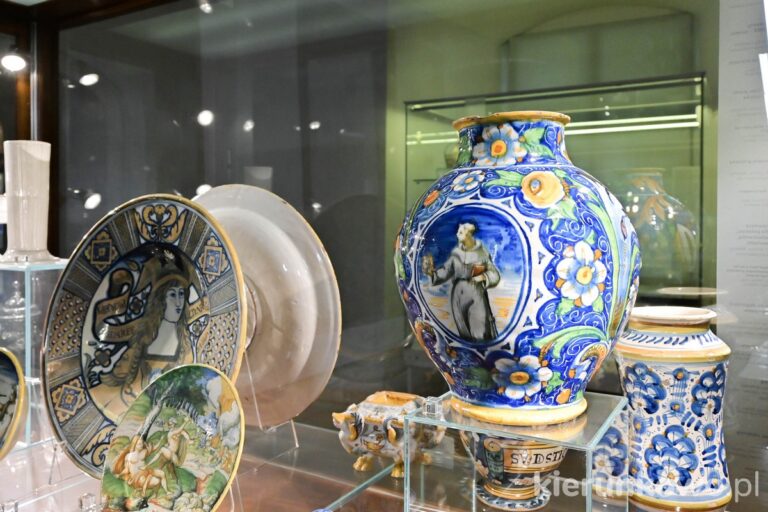 ekspozycja naczynie waza muzeum sztuk użytkowych poznań