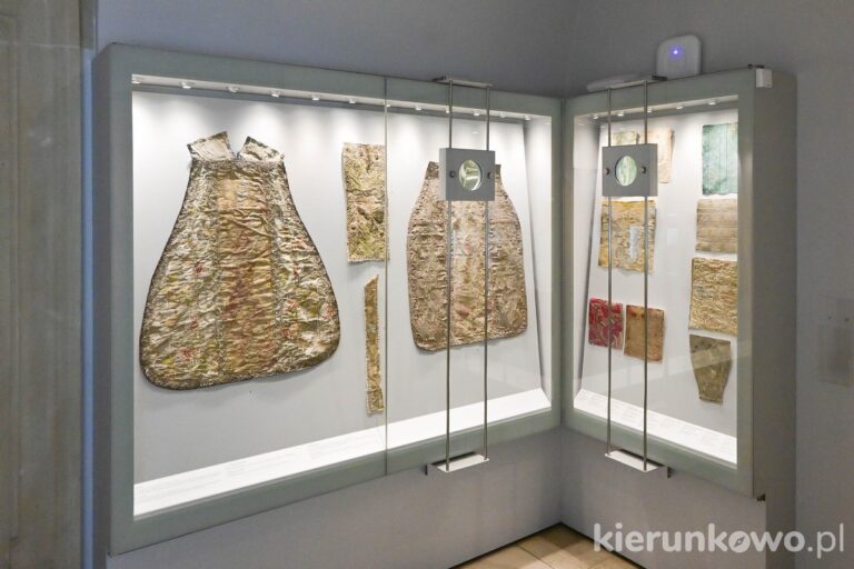 szaty liturgiczne poznań muzeum na zamku