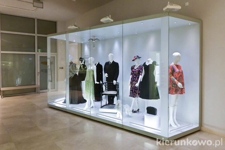 gablota wystawa ubioru strojów poznań muzeum