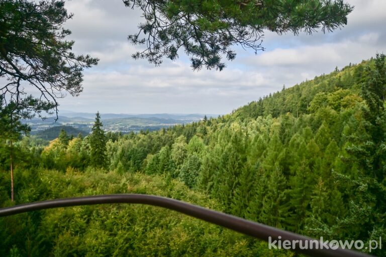 widok z husyckich skał w górach sokolich rudawski park krajobrazowy