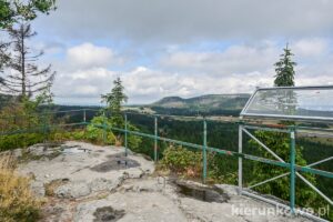 Fort Karola w Górach Stołowych widok na szczeliniec wielki góra ptak atrakcje w górach stołowych