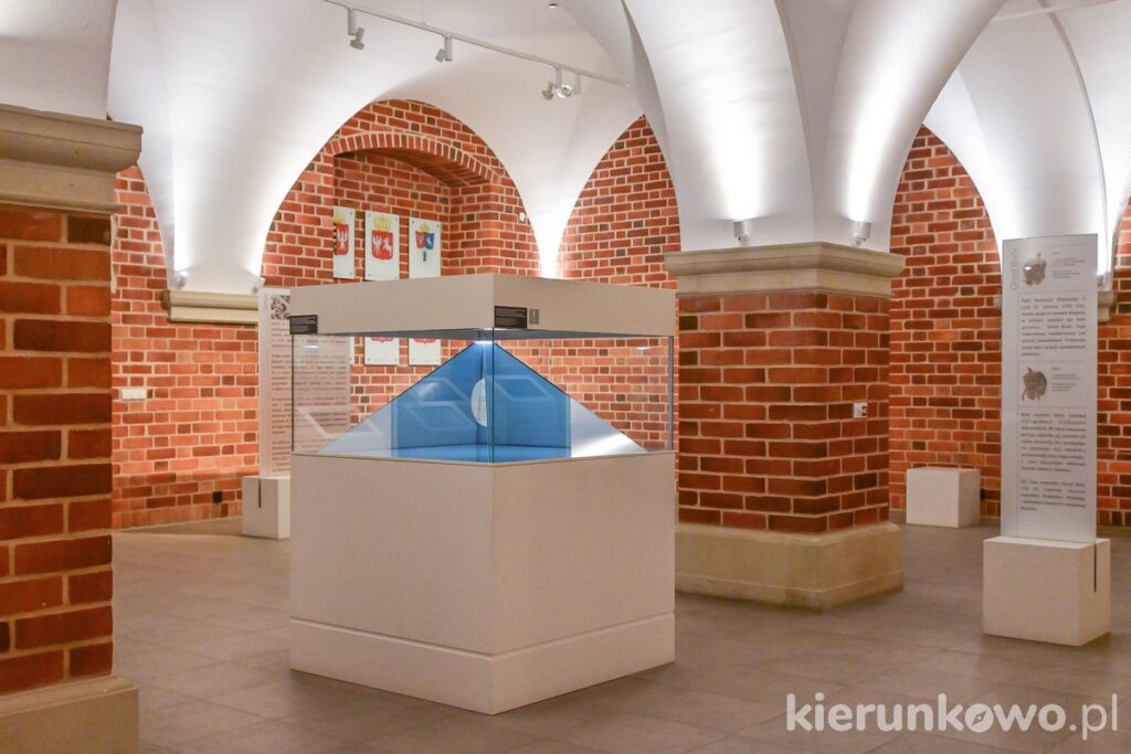 muzeum sztuk użytkowych w poznaniu sala przemysła ii wystawa ekspozycja hologram historia muzea w poznaniu