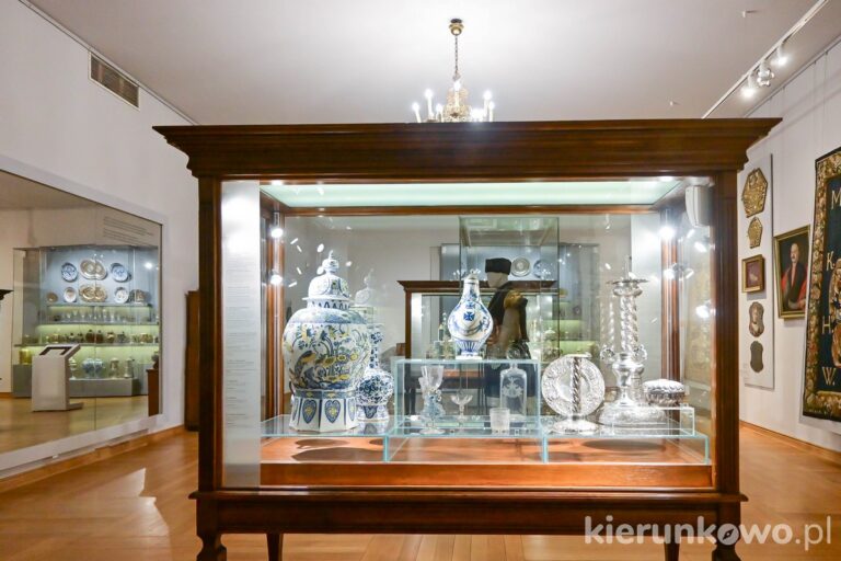 muzeum sztuk użytkowych w poznaniu gablota wystawa