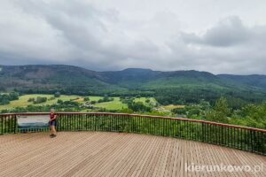 Taras widokowy na Guzowatej platforma widokowa na góry stołowe nad radkowem zalewem radkowskim kotlina kłodzka atrakcje ziemia kłodzka atrakcje