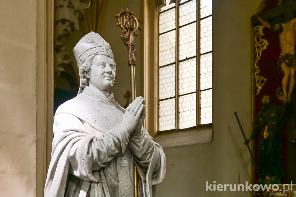 figura rzeźba biskup kłodzko kościół