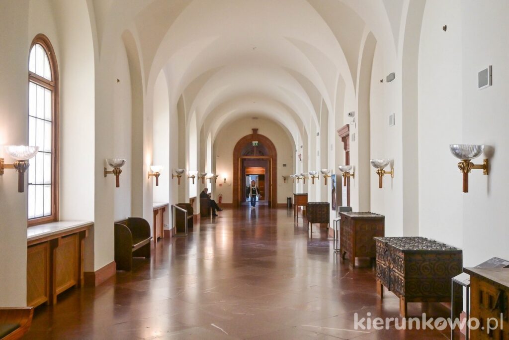 korytarz cesarski centrum kultury zamek w poznaniu