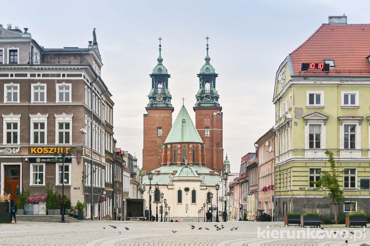 atrakcje w gnieźnie ulica tumska katedra widok z rynku atrakcje blisko poznania
