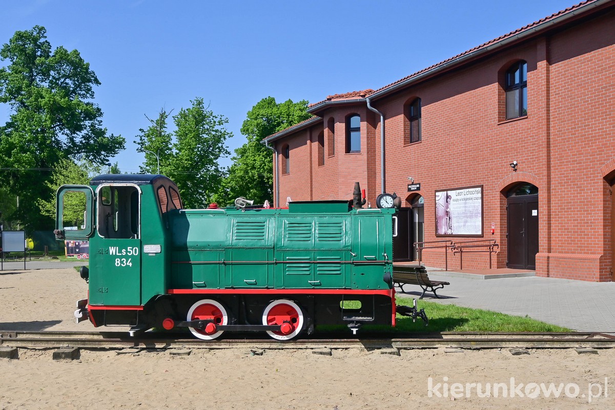 Muzeum Kolei Wąskotorowej w Wenecji lokomotywa WLs50 budynek główny