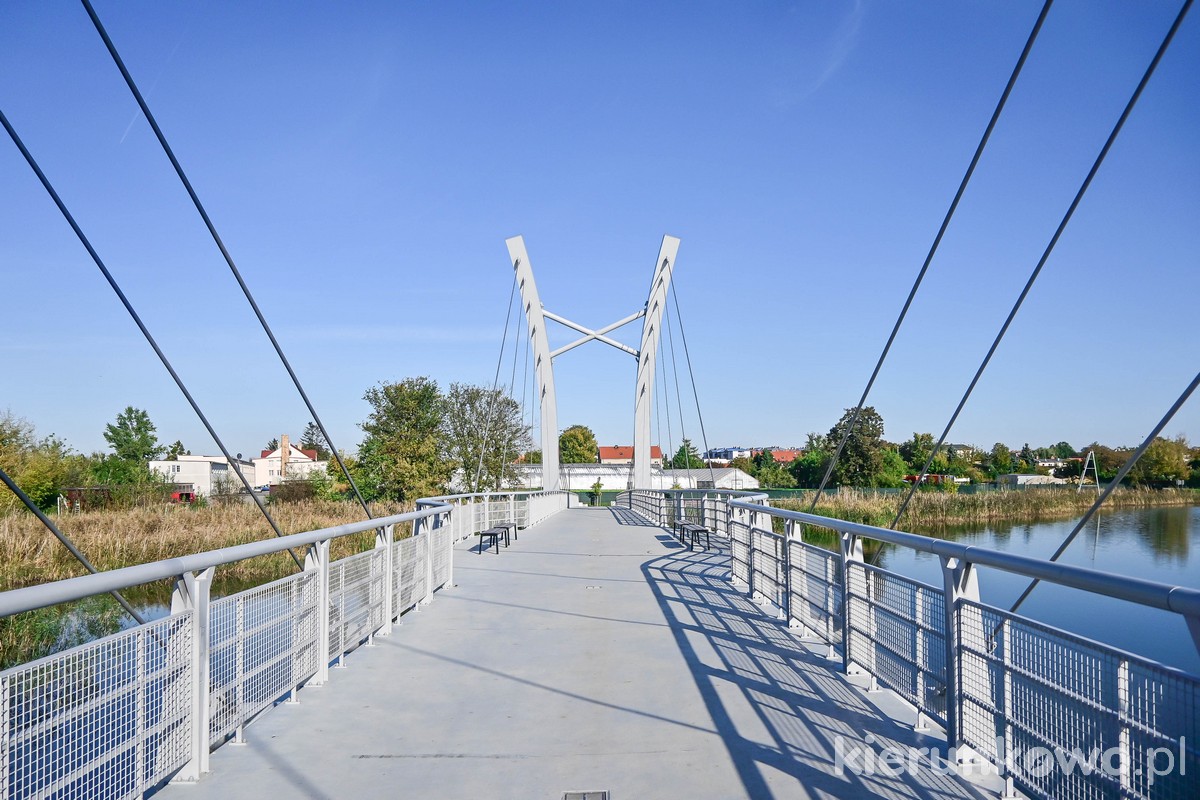 most kładka nad jeziorem kórnickim promenada w kórniku