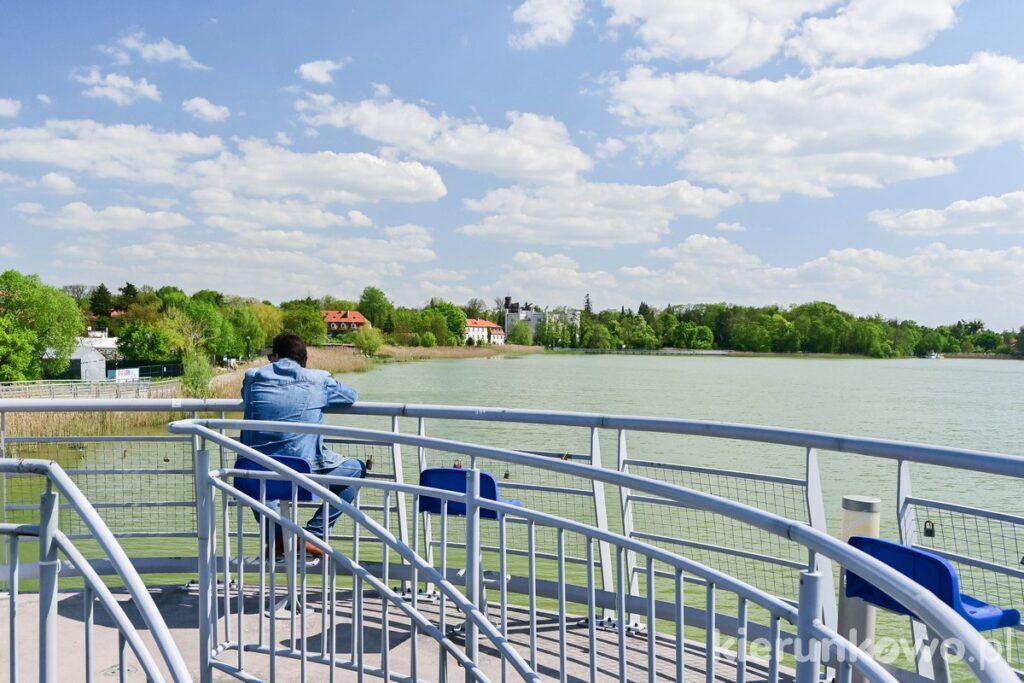 promenada w kórniku punkt widokowy na zamek molo