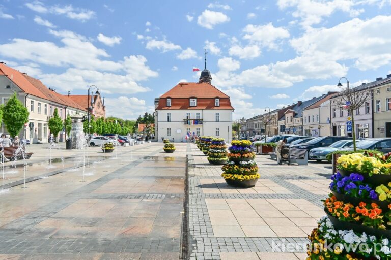 kórnik atrakcje atrakcje w kórniku plac niepodległości ratusz