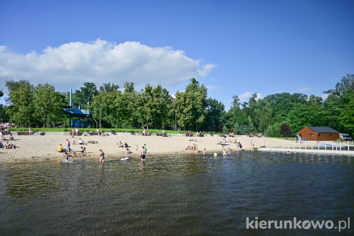 plaża w zaniemyślu zaniemyśl piaszczysta plaża nad jeziorem raczyńskim