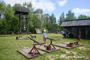 gród pobiedziska średniowieczny plac zabaw plac treningowy rycerz wój piastowski niebanalne atrakcje dla dzieci