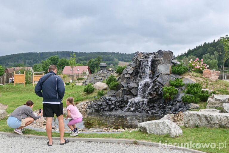 miniatura wodospadu kamieńczyka piechowice park dla dzieci