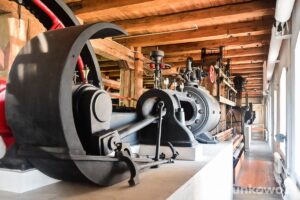 Muzeum Historii Przemysłu w Opatówku maszyna parowa wewnątrz dawnej fabryki sukna opatówek mało znane muzea w wielkopolsce
