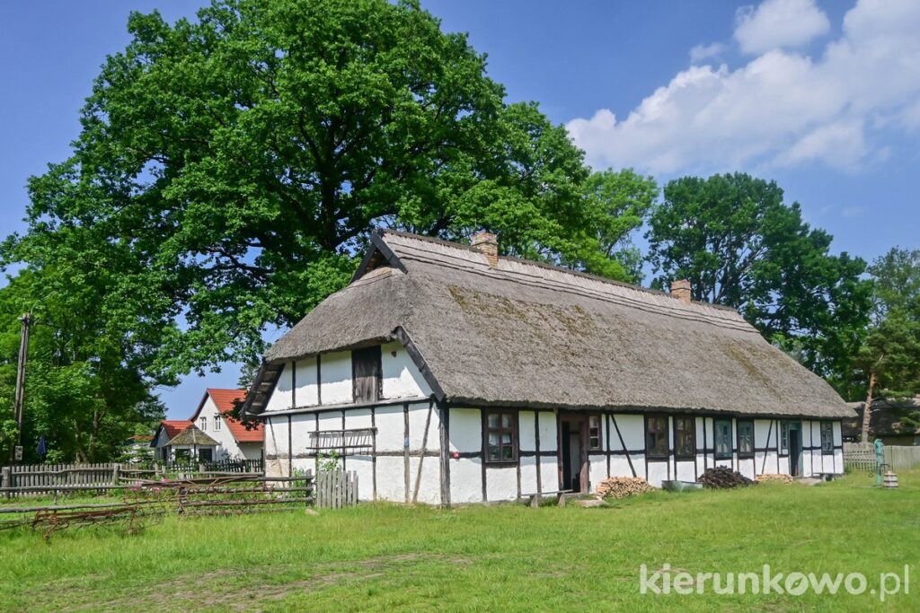 zagroda keitschicków chałupa muzeum wsi słowińskiej w klukach
