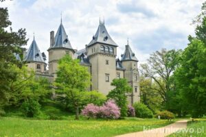 zamek czartoryskich w gołuchowie widok od zachodu z arboretum