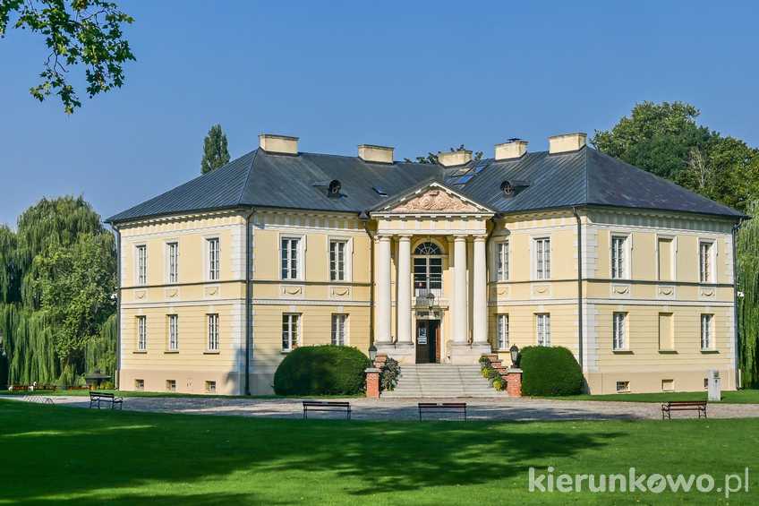 Pałac w Dobrzycy - Muzeum Ziemiaństwa