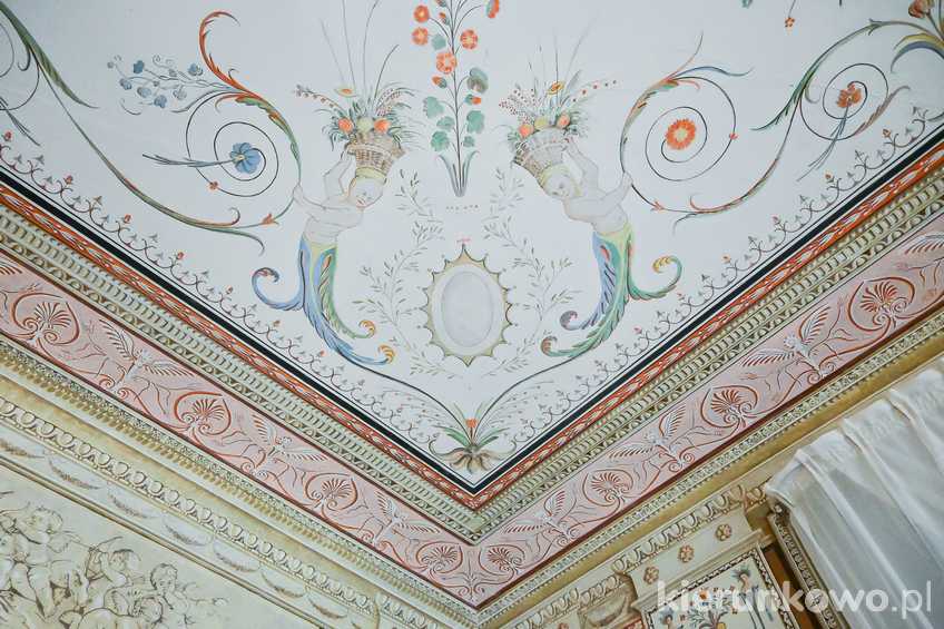 Malowidła zdobiące sufit Saloniku Groteskowego