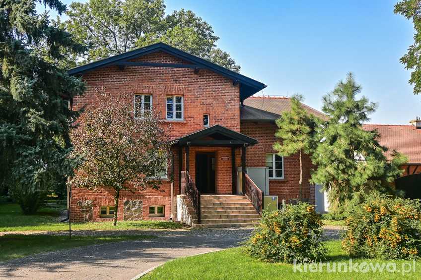 Dawna osada ogrodników (obecnie budynki administracji muzeum i hotelik)