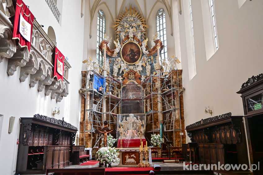 Ołtarz główny jeleniogórskiej bazyliki