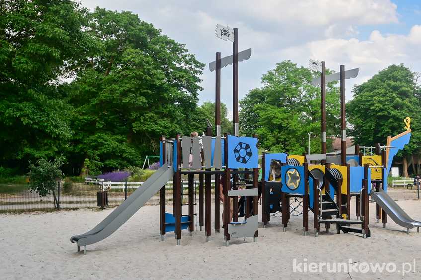 Plac zabaw przy ul. Kościuszki w Łebie łeba atrakcje dla dzieci