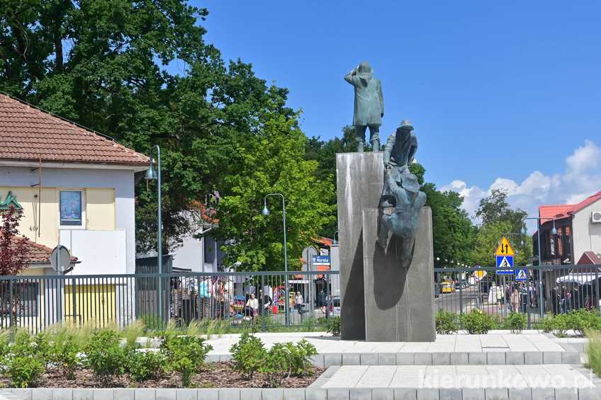 Pomnik Łebskich Rybaków na Skwerze Rybaka
