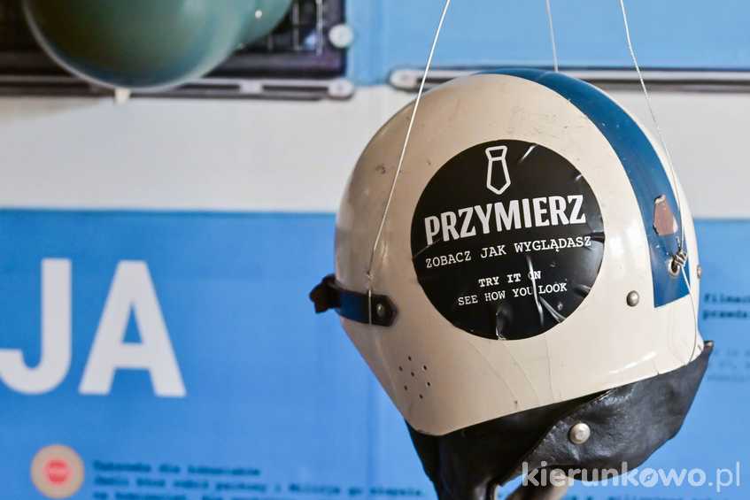Niektóre zbiory Muzeum PRL-u w Poznaniu możecie nawet przymierzyć