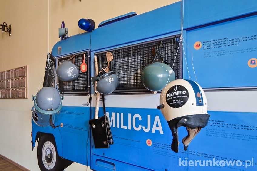 Milicyjne rekwizyty i zbiory