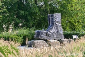 pomnik glana w jarocinie