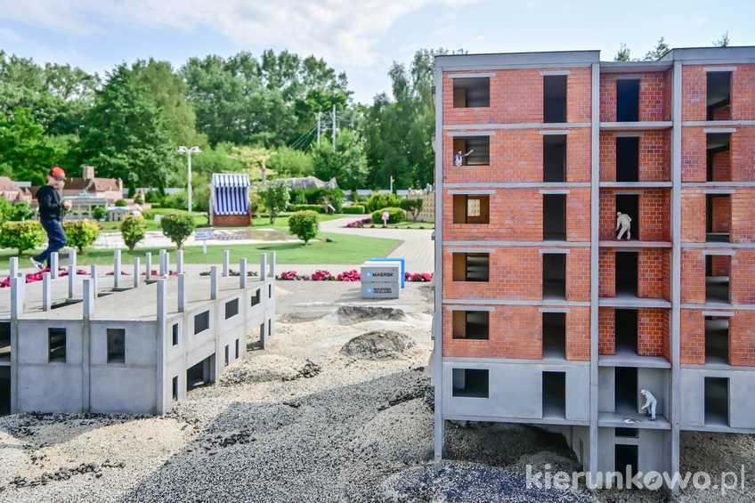 Park miniatur stale się zmienia i rozbudowuje, ale to akurat makieta budowy