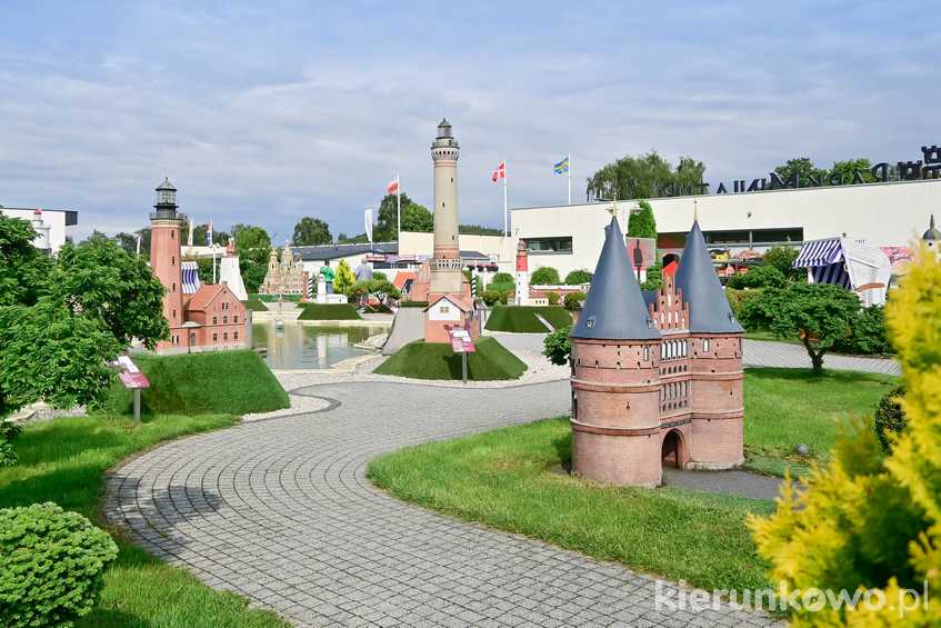 Przez Bałtycki Park Miniatur wytyczono ścieżkę zwiedzania, która przybliża architektoniczne perły nadbałtyckich krajów