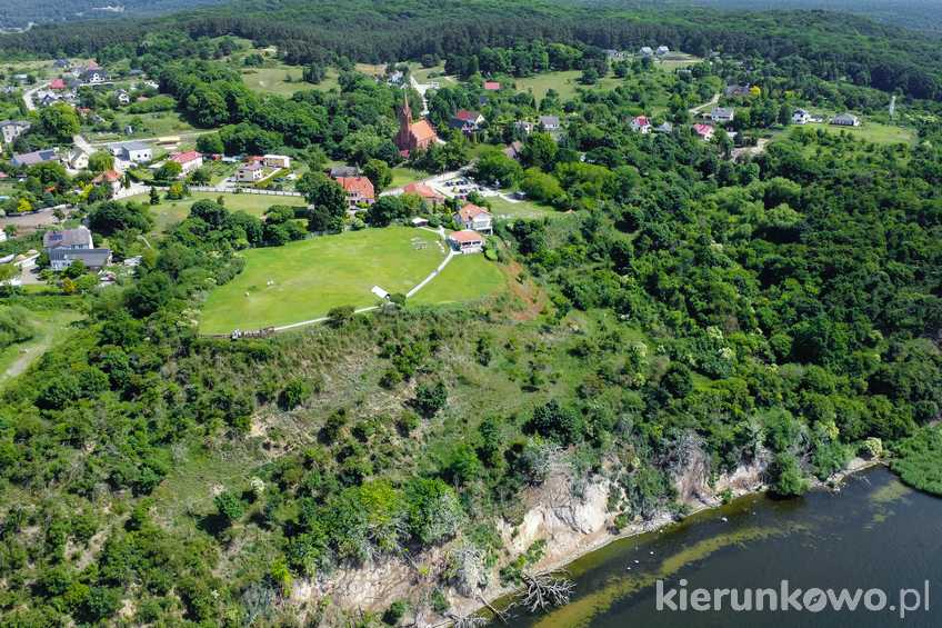 Widok na Grodzisko Lubin i skarpę nad Zalewem Szczecińskim