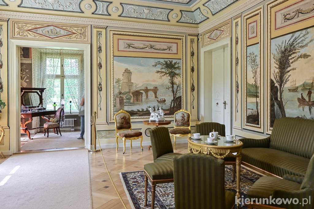 Salon Krajobrazowy (Sala Pejzażowa) na parterze pałacu w Lewkowie