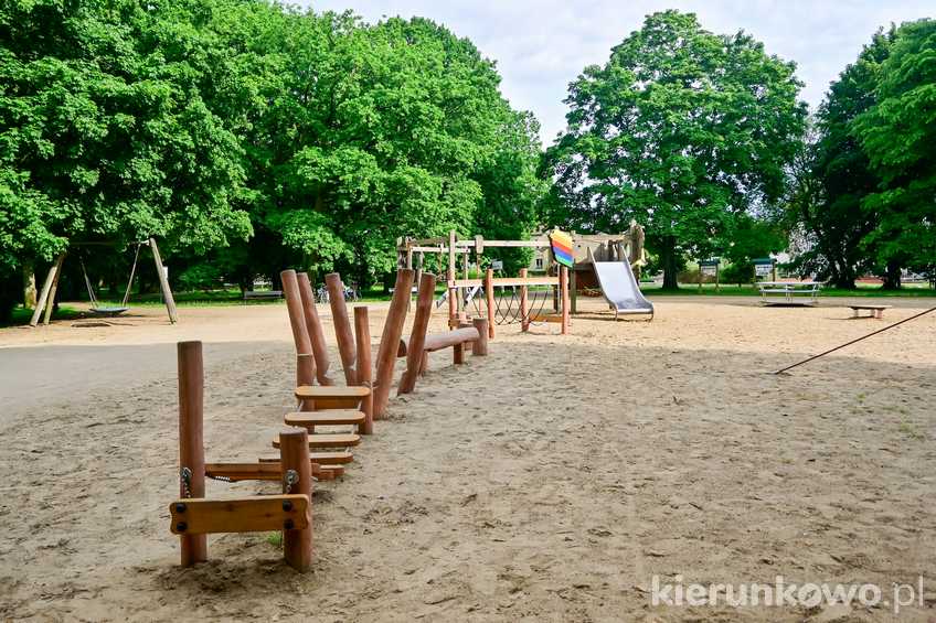Plac zabaw Kolorowa papuga w Parku Zdrojowym