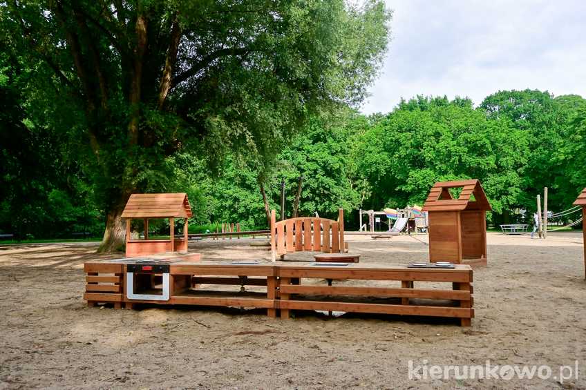 Błotna kuchnia na placu zabaw w Świnoujściu (Park Zdrojowy)