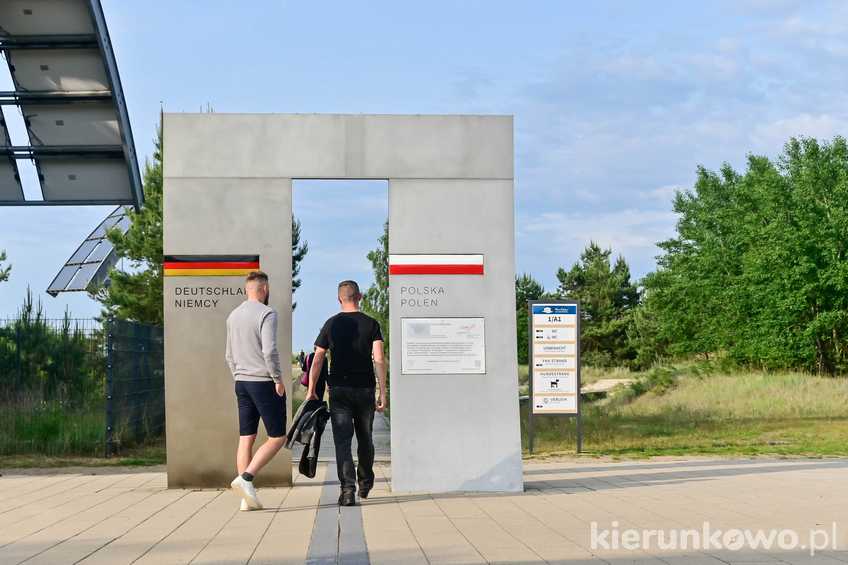 Przejście graniczne - symboliczna brama graniczna na zachód od Dzielnicy Nadmorskiej świnoujście atrakcje