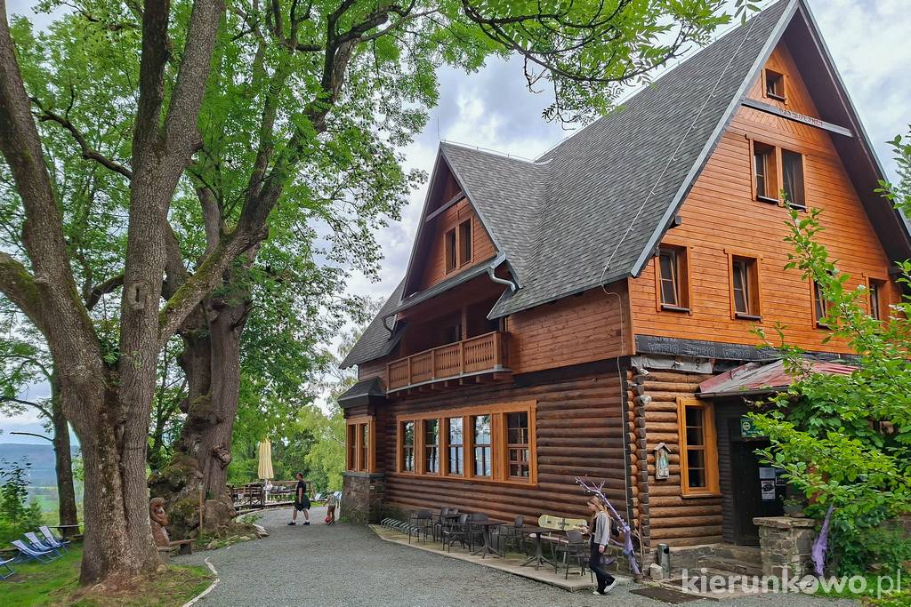 Duszniki-Zdrój - schronisko "Pod Muflonem" na zboczach Ptasiej Góry