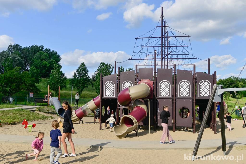 Statek piracki - plac zabaw nad Maltą