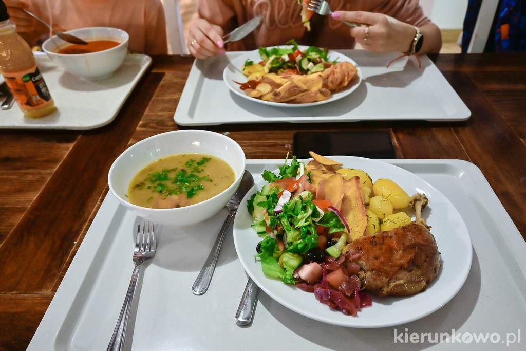 Obiady w "Kuźni Smaków" nas zachwyciły! Wydawane od razu, a mimo to niesamowicie smaczne i świeże! Borowikowa to prawdziwy sztos! kuźnia smaków złoty stok