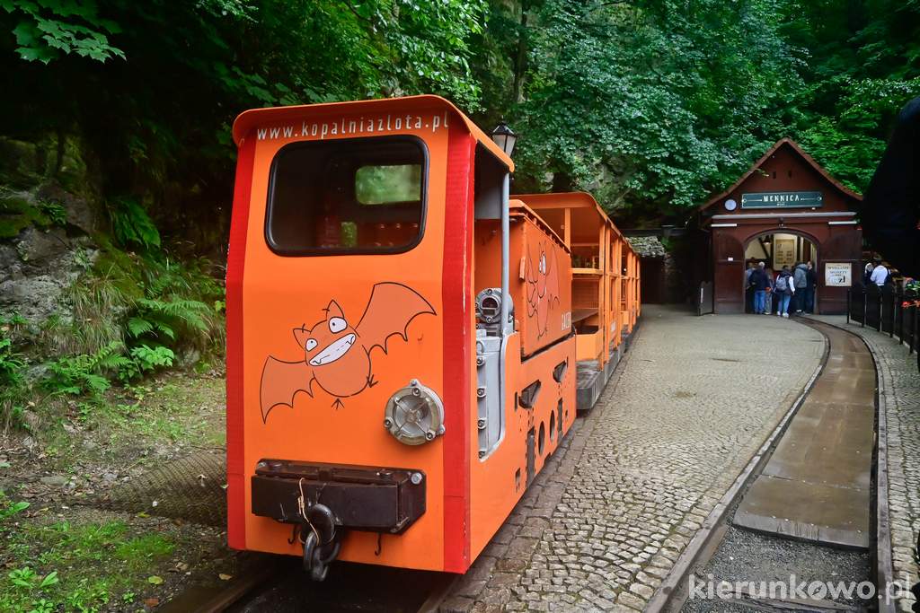 Z Kopalni Złota na powierzchnię wyjedziecie Podziemnym Pomarańczowym Tramwajem kopalnia złota złoty stok