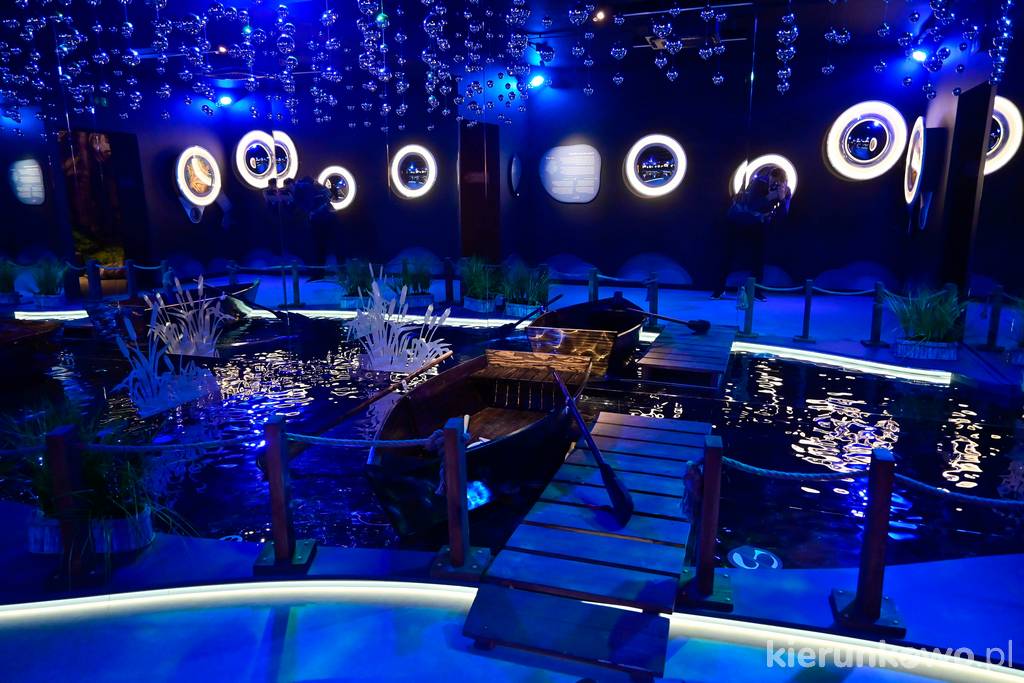 Czeskie jezioro Rozkoš w jednej z muzealnych sal