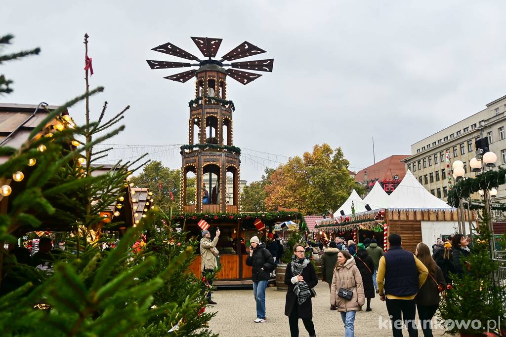 Jarmark Bożonarodzeniowy na Placu Wolności w Poznaniu betlejem poznańskie