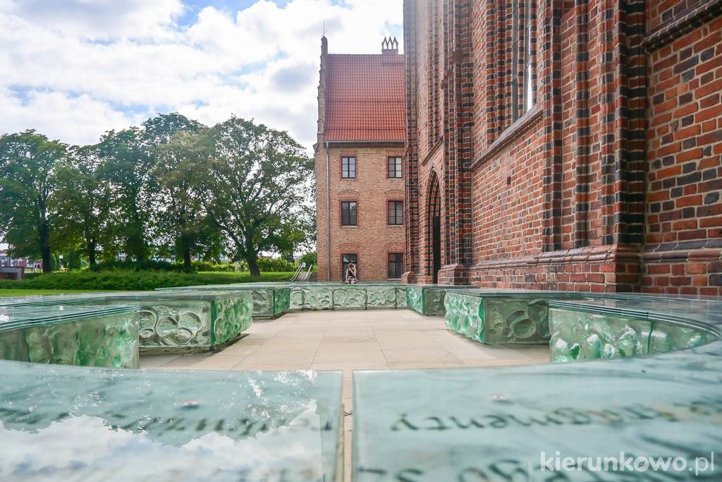Szklane palatium Mieszka I na Ostrowie Tumskim w Poznaniu