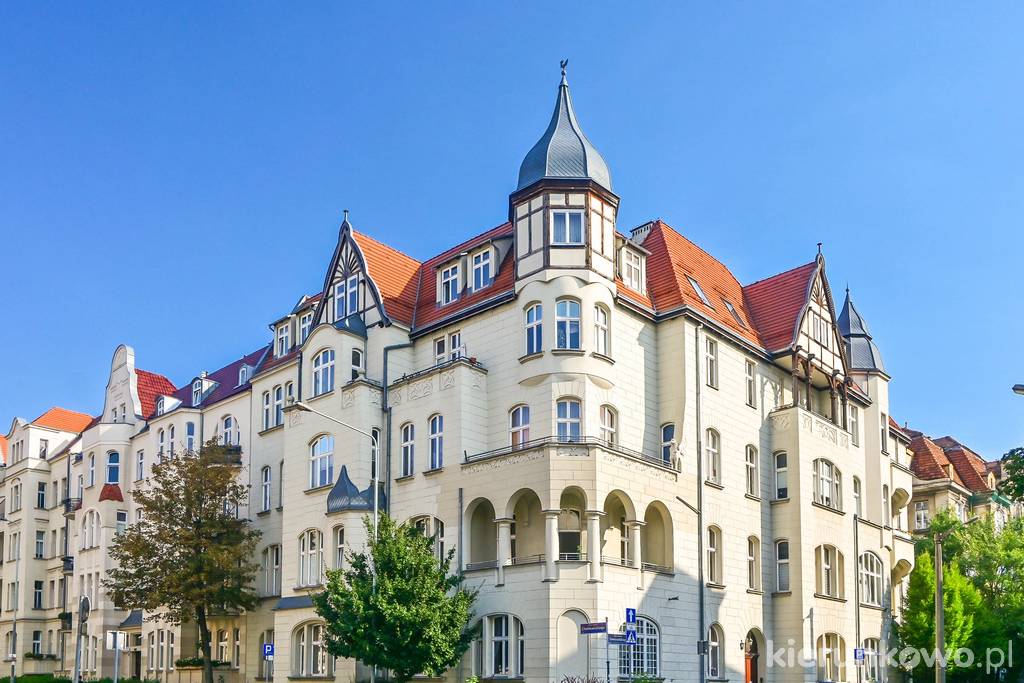 Kamienica na rogu Chełmońskiego/Siemiradzkiego na Łazarzu