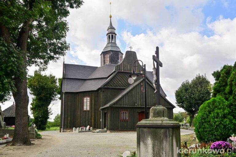 Drewniany kościół św. Krzyża w Buku